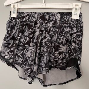 🍋 Lululemon Hotty Hot Shorts